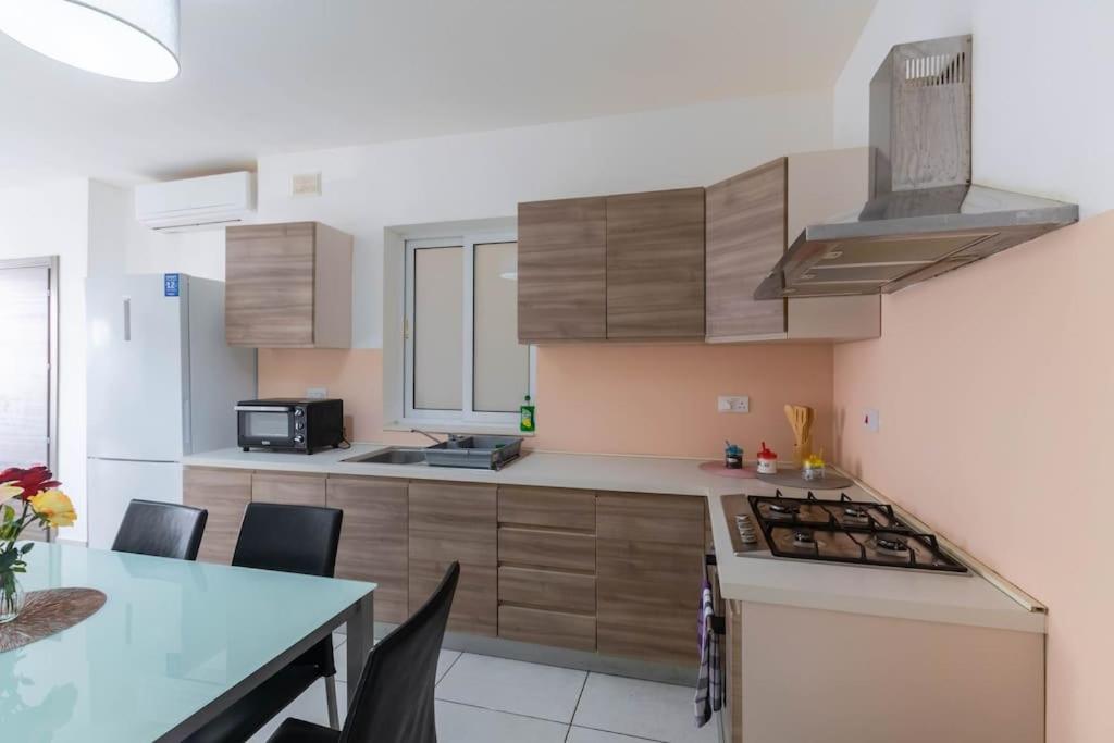 Cozy Apartment, Close To The Sea C4 เซนต์พอลส์เบย์ ภายนอก รูปภาพ