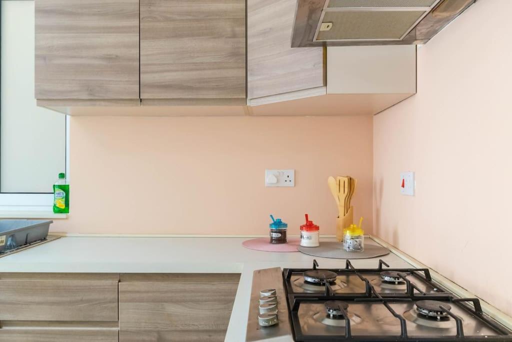 Cozy Apartment, Close To The Sea C4 เซนต์พอลส์เบย์ ภายนอก รูปภาพ